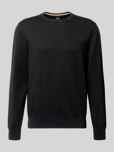 Produktfoto, Regular Fit Strickpullover aus reiner Baumwolle Modell 'UPCAS' von BOSS, czarny, gładki, okrągły dekolt, prążkowane ściągacze, krój regular fit, aplikacja z logo, dzianina