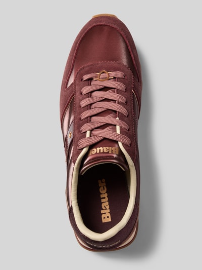 Produktfoto, Sneaker aus Leder-Mix mit Logo-Detail von Blauer USA, dunkelrot und beige, Schnürverschluss, profilierte Sohle, glatte und strukturierte Oberflächen, abgerundete Passform, für Damen, Absatzhöhe 4 cm, Schafthöhe 9 cm, Schaftweite 9 cm