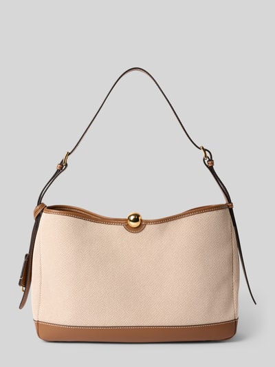 Produktfoto, beżowa Shoulder Bag mit Logo-Detail Modell 'Fera' von FURLA, złote zapięcie, brązowe akcenty, regulowany pasek, Szerokość w rozmiarze 1: 40 cm, długość 26 cm, głębokość 9 cm, długość paska 74 cm