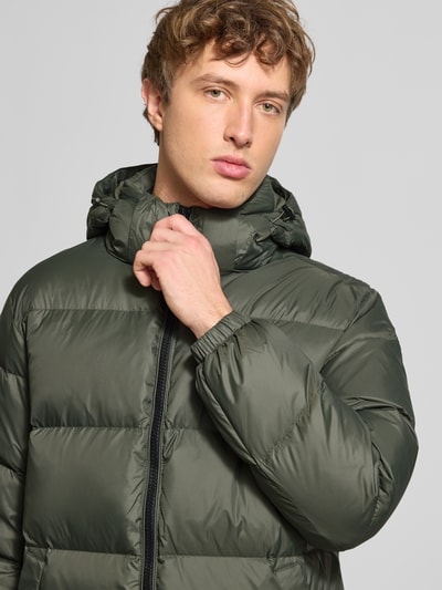 Tommy Jeans Płaszcz puchowy o kroju regular fit z wyhaftowanym logo Ciemnozielony 3