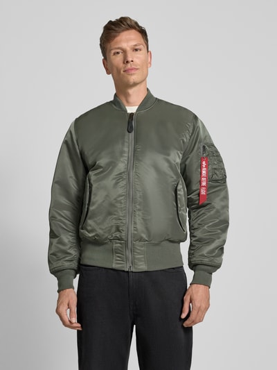 Alpha Industries Bomberjacke mit Stehkragen und Pattentaschen Oliv 4