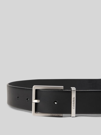 Produktfoto, Pasek z naturalnej skóry bydlęcej z wytłoczonym logo, model 'Casual' od Calvin Klein, szerokość 4 cm, prosty krój