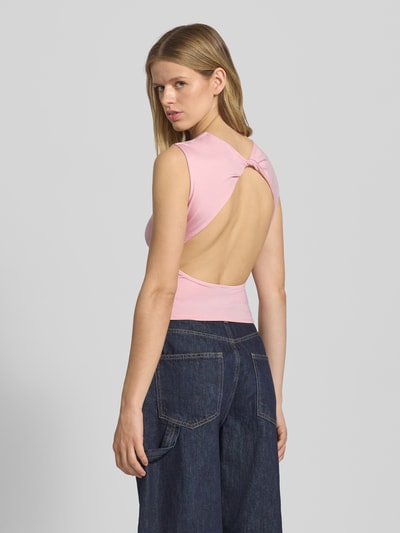Gina Tricot T-Shirt mit rückseitigem Cut Out Hellrosa 5