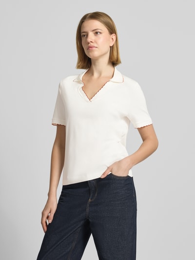Marc Cain Koszulka polo o kroju slim fit z falistym brzegiem i dekoltem w serek Złamany biały 4