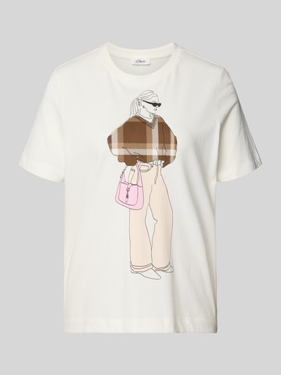 Frauenmodel trägt Regular Fit T-Shirt aus reiner Baumwolle von s.Oliver RED LABEL, unifarben, z przodu nadruk motywu, krótki rękaw, okrągły dekolt, Ganzkörperansicht von vorne.