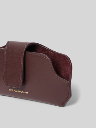 Productfoto, Sonnenbrillenetui aus Leder van Victoria Beckham in bruin gecoat leer met draagband, overslag, labeldetail en hoofdvak