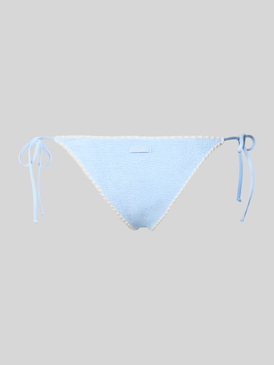 Produktfoto, Bikini-Hose mit Strukturmuster Modell 'Marielle' von MC2 Saint Barth im Elastischer-Material-Mix, Logo-Patch, hellblau mit feiner Textur