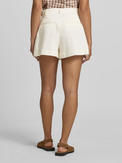 Frauenmodel trägt Regular Fit Bermuda aus Baumwoll-Mix Modell 'MAESTRO' von MAX&Co., cremefarben, Damen Bermuda, Ganzkörperansicht Rückansicht.