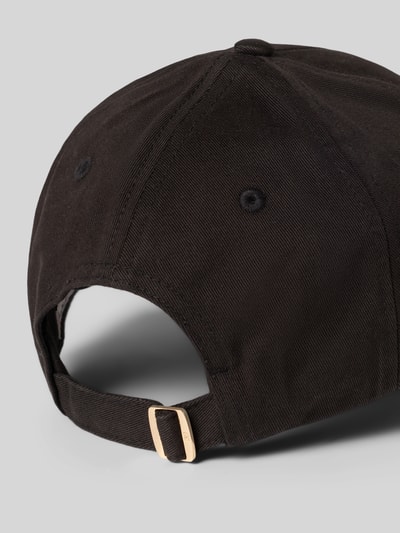 Produktfoto, schwarze Basecap aus reiner Baumwolle Modell 'ELEVATED CHIC' von Tommy Hilfiger, sichtbarer Twill, verstellbarer Riegel, Logo-Applikation, eingestickte Luftlöcher