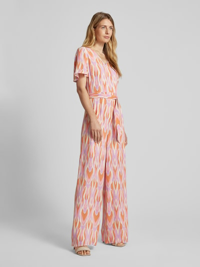 comma Jumpsuit aus Viskose mit Allover-Muster und Bindegürtel Pink 1