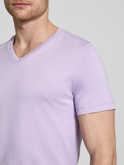 s.Oliver RED LABEL Regular Fit T-Shirt aus reiner Baumwolle mit V-Ausschnitt Lavender 3