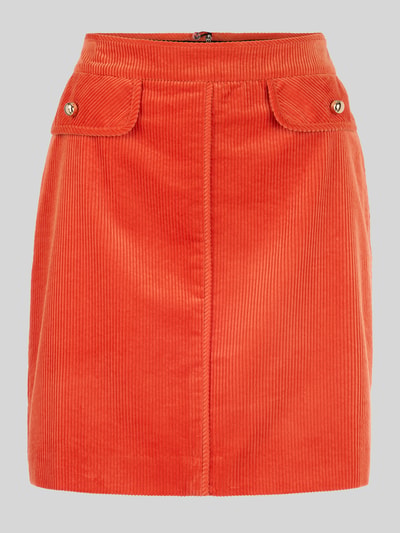 Produktfoto, Minirock aus Cord mit Pattentaschen von Marc Cain in leuchtendem Orange, gerader Schnitt, feine Cordstruktur, reine Baumwolle, sichtbarer rückseitiger Reißverschluss, Bundweite 37 cm und Gesamtlänge 47 cm bei Größe 36