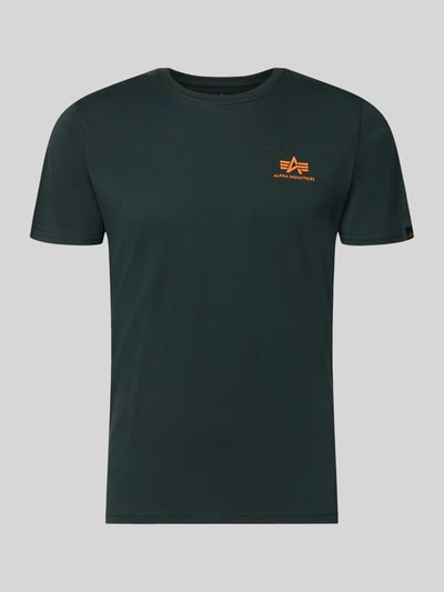 Produktfoto, T-Shirt mit Label-Details Modell 'BASIC' von Pegador, czysta bawełna, krój prosty, dekolt okrągły, długość tyłu w rozmiarze M 67 cm