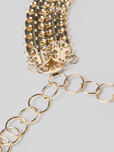 Produktfoto, Gürtel in Ketten-Optik von Rabanne, breite, glänzende Glieder, Clip-Verschluss, Logo-Detail, goldfarbene Metalltextur