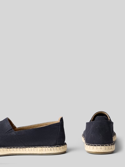 Produktfoto, dunkelblaue Espadrilles mit Motiv-Prägung an der Rückseite, strukturierte Sohle, Modell 'velluto stampa lias' von JOOP! SHOES
