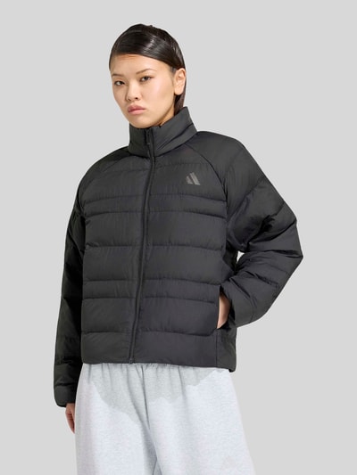 adidas Sportswear Kurtka pikowana o kroju regular fit z nadrukiem z logo Czarny 4