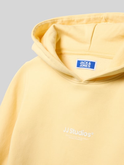 Produktfoto, Hoodie mit Label-Print Modell 'SOHO' von JACK & JONES, Kinder Hoodie aus Baumwoll-Mix in Gelb, Regular-Fit, strukturierte Oberfläche