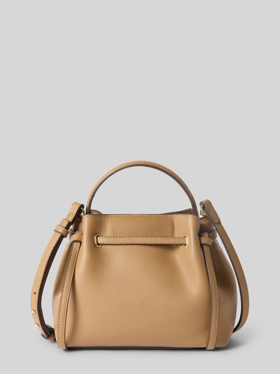 Produktfoto, Handtasche mit Tragehenkel Modell 'Romina' von MANGO in Beige mit Schulterriemen, Magnetverschluss und Hauptfach, Maße: Breite 17 cm, Länge 19 cm, Tiefe 11 cm, Schulterriemen-Länge 116 cm, feine Narbenstruktur