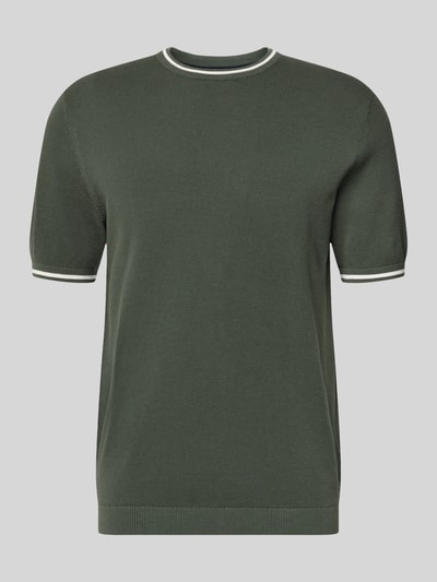 Produktfoto, Regular Fit T-Shirt in Strick-Optik von Christian Berg Men aus reiner Baumwolle, olivgrün, elastische Abschlüsse, Rundhalsausschnitt.