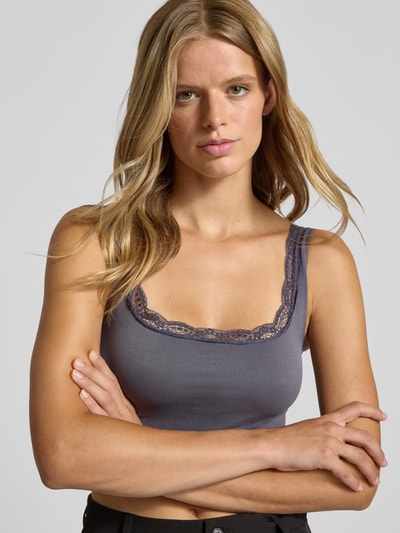 Only Top krótki o kroju slim fit z obszyciem koronką model ‘VICKY’ Szaroniebieski 3