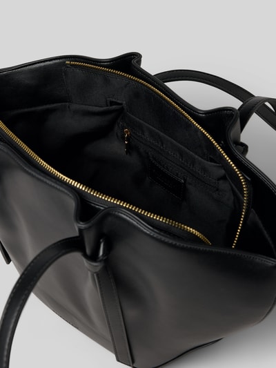 Produktfoto, Shopper mit Label-Detail Modell 'RYD' von Seidenfelt in Schwarz, Reißverschluss, Hauptfach, Schulterriemen, glatte Oberfläche, Maße 40x23x12 cm, Länge Schulterriemen 59 cm