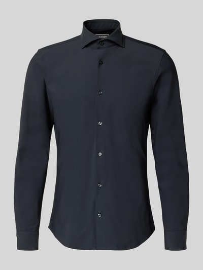 Produktfoto, Slim Fit Business-Hemd mit Kentkragen von JOOP! Collection in Dunkelblau, glatte Textur, Material-Mix mit Stretch-Anteil, Knopfleiste, sportliche Langarmform, abgerundeter Saum, dezente Sportmanschetten.