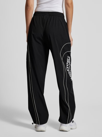 LOVE SCARS Spodnie typu track pants z nadrukiem z logo model ‘Coach’ Czarny 5