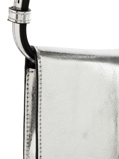 CK Calvin Klein Crossbody Bag in Metallicoptik Silber 3