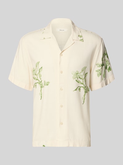 Produktfoto, Regular Fit Freizeithemd aus reiner Viskose Modell 'TERRY' von SELECTED HOMME in Creme mit grünem Pflanzenmuster, glatte Textur