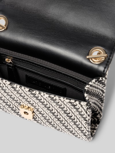 Produktfoto, Umhängetasche mit Strukturmuster Modell 'DIVINA SUMMER' von VALENTINO BAGS, Reißverschlusstasche innen, Magnetverschluss, Gliederketten-Optik, Breite 17 cm, Länge 11 cm, Tiefe 6 cm, Strukturmuster in Schwarz-Weiß, Innenfach, Hauptfach mit Umschlag.