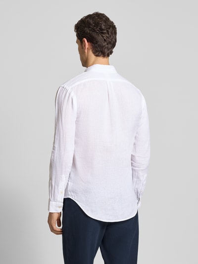 Mannenmodel draagt Slim Fit vrijetijdsoverhemd uit puur linnen van Polo Ralph Lauren, look: effen kleuren, lange mouw, ganzkörperansicht rückansicht.
