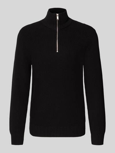 Produktfoto, Slim Fit Strickpullover aus reiner Baumwolle mit Troyer-Kragen von MCNEAL in Schwarz, gerippte Abschlüsse, langärmlig, strukturierte Oberfläche.