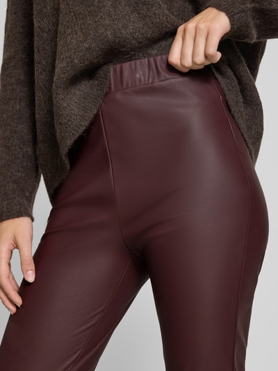 MM Spodnie o kroju slim fit z imitacji skóry z elastycznym pasem model ‘ECHO’ Oberżynowy 3