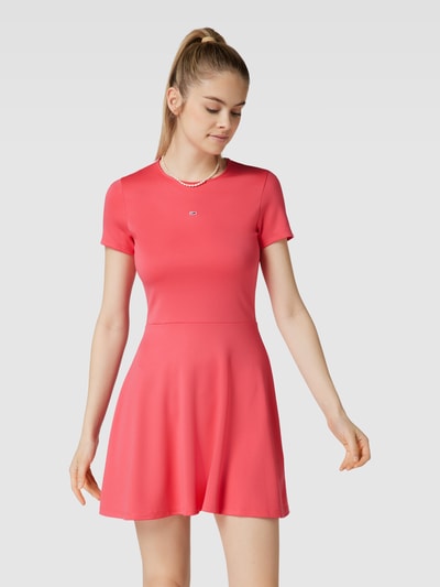 Tommy Jeans Minikleid mit Viskose-Anteil in unifarbenem Design Pink 4