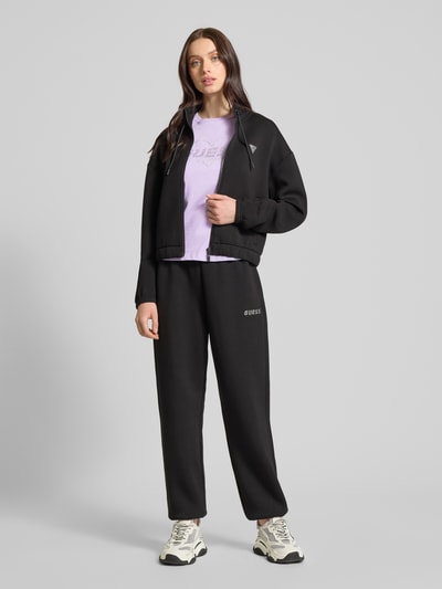 GUESS Activewear T-shirt z obszyciem kamieniami stras model ‘NARCISO’ Jasnofioletowy 1