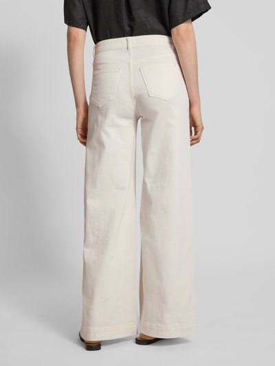 Christian Berg Woman Flared Cut Jeans mit Eingrifftaschen Offwhite 5