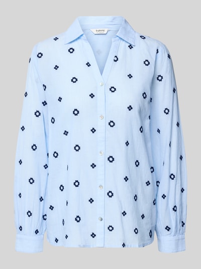 Produktfoto, Regular Fit Bluse mit V-Ausschnitt Modell 'FABIENNE' von B.Young, czysta bawełna, kołnierz koszulowy, błękitny z granatowym wzorem, długość tyłu 66 cm w rozmiarze 36, długość rękawa 60 cm w rozmiarze 36