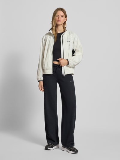 Calvin Klein Jeans Kurtka o kroju regular fit z wyhaftowanym logo model ‘Retro’ Écru 1