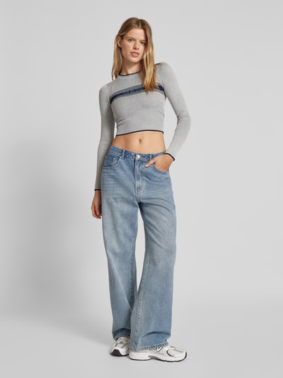 Guess Jeans Sweter z wyhaftowanym logo model ‘JACQUARD’ Złamany biały 1