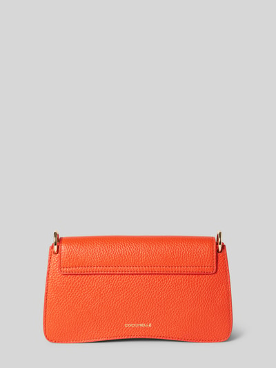 Coccinelle Crossboy Bag aus Leder mit Label-Detail Koralle 4