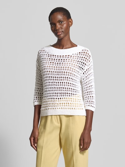 Frauenmodel trägt Strickpullover mit Rundhalsausschnitt und 3/4-Arm von Luisa Cerano aus Baumwoll-Mix, Regular Fit, weiß, luftige Netzstruktur, Ganzkörperansicht von vorne.