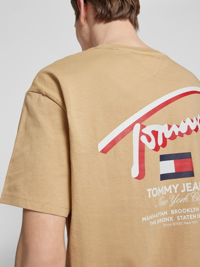 Tommy Jeans T-shirt z nadrukiem z logo Piaskowy 3