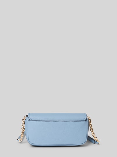 Produktfoto, Umhängetasche mit Label-Detail Modell 'NOLITA' von MICHAEL Michael Kors, hellblau, Umschlag mit Druckknopfverschluss, verstellbarer Schultergurt, Szerokość w rozmiarze 1: 21 cm, długość 11 cm, głębokość 7 cm, długość paska 110 cm, faktura ziarnista, złote detale
