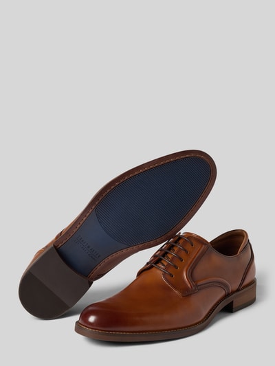 Produktfoto, Derby mit afgeronde punt Model 'Craftremi' van Clarks, heren vetersluiting, structuurzool, hakhoogte maat 44: 3 cm, schachthoogte 7 cm, schachtbreedte 11 cm, bruine leren textuur