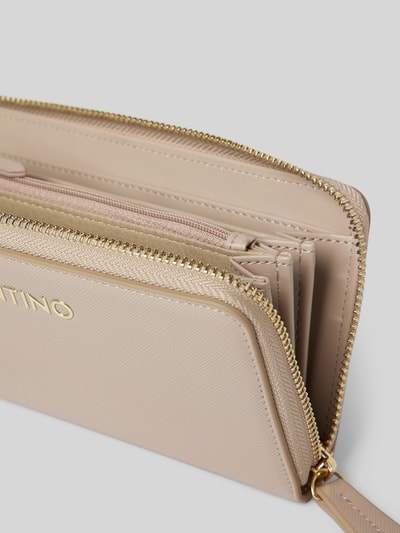 VALENTINO BAGS Portemonnaie mit Label-Applikation Modell 'ZERO' Camel 3