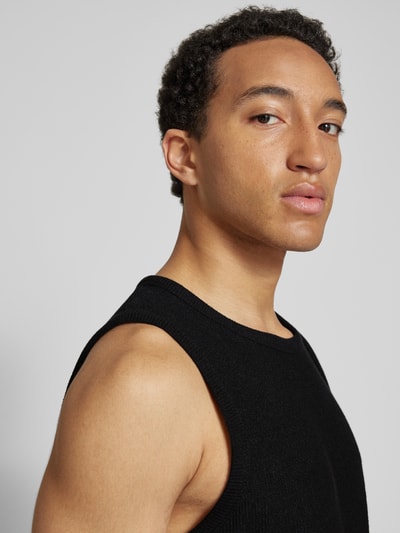 REVIEW Top mit Rundhalsausschnitt Black 3