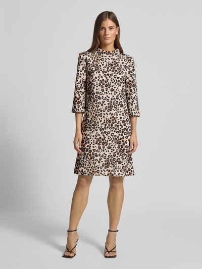 Marc Cain Knielanges Kleid mit Allover-Animal-Print Camel 1