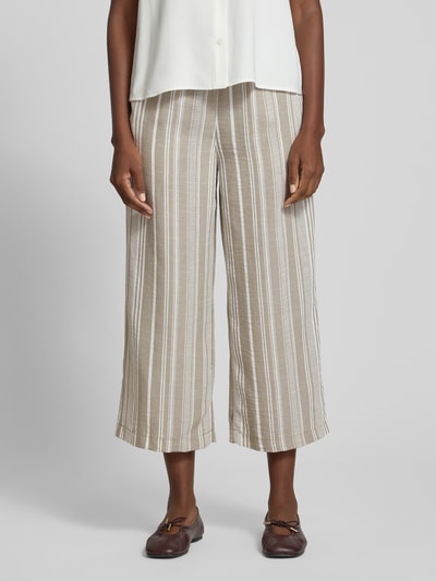 Frauenmodel trägt Culotte mit Kordelzug und Eingrifftaschen von Christian Berg Woman, beige-weiß gestreift, lockerer Loose Fit, Nahaufnahme Oberkörper.