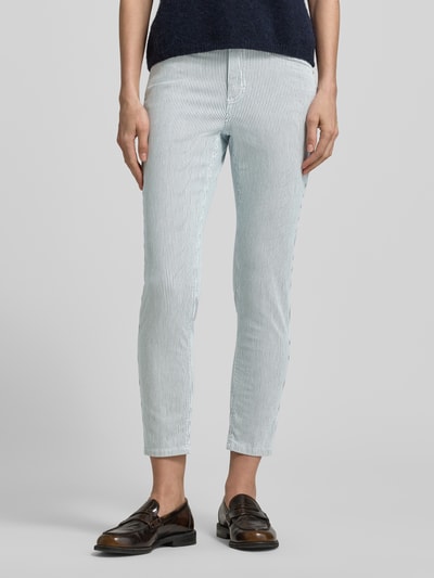 Vrouwenmodel draagt Slim Fit Jeans met elastische tailleband model 'Ornella' van Angels, katoenmix, vooraanzicht van het hele lichaam.