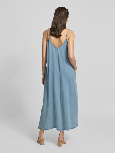 My Essential Wardrobe Jeanskleid mit abgerundetem V-Ausschnitt Modell 'Nelly' Hellblau 5